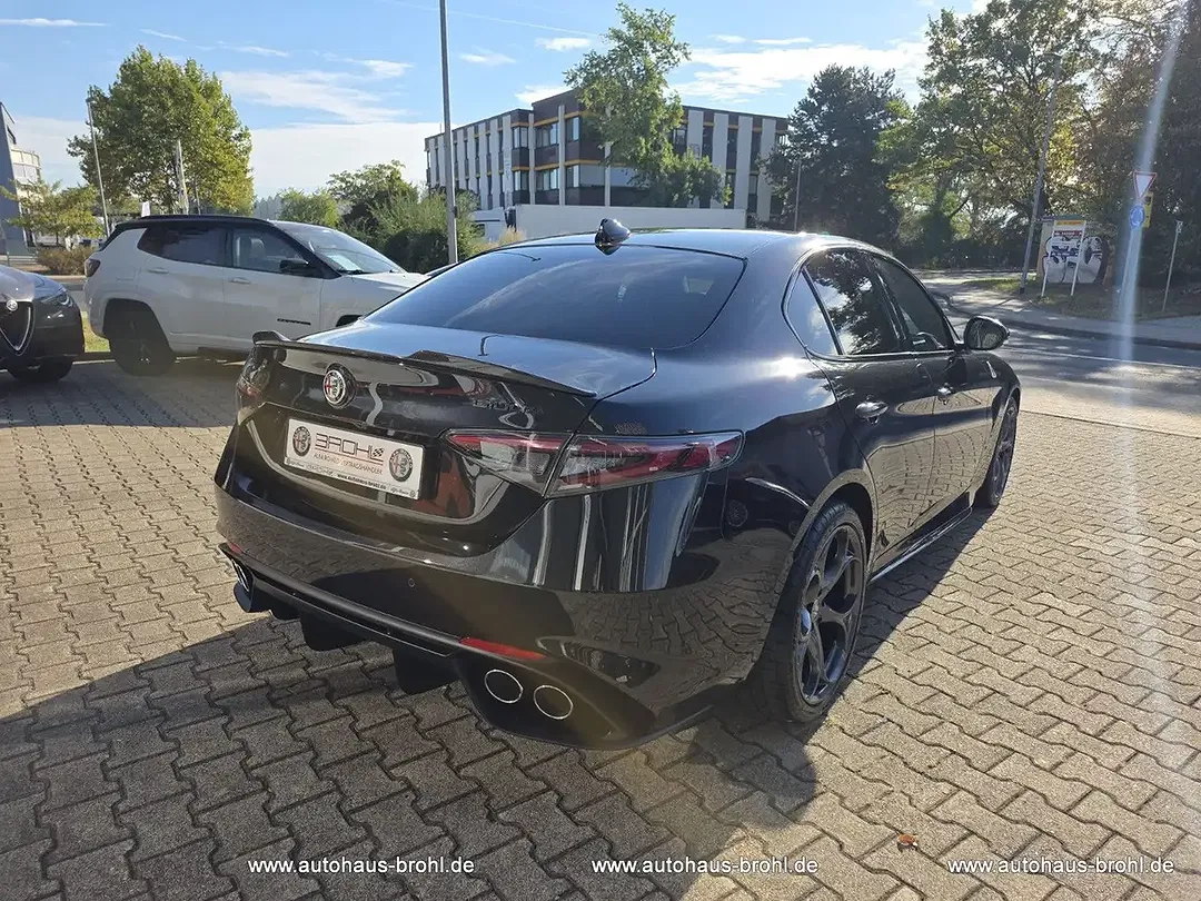 Alfa Romeo Giulia - Thumbnail 4