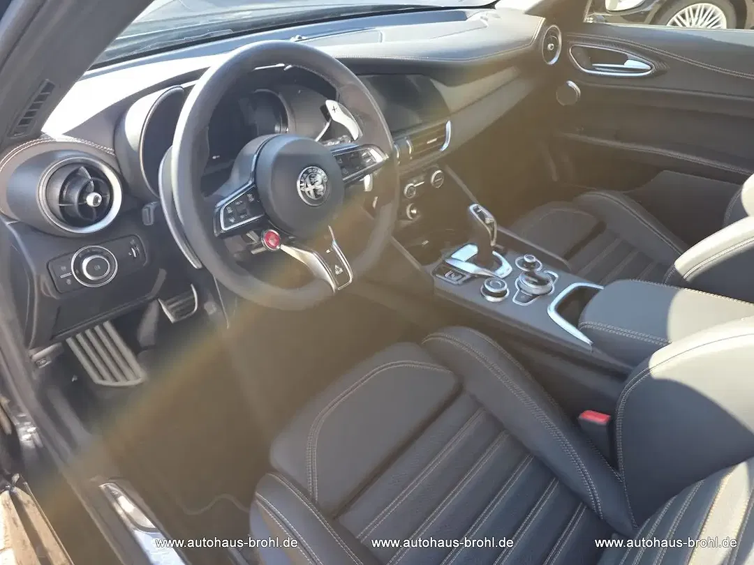 Alfa Romeo Giulia - Thumbnail 9
