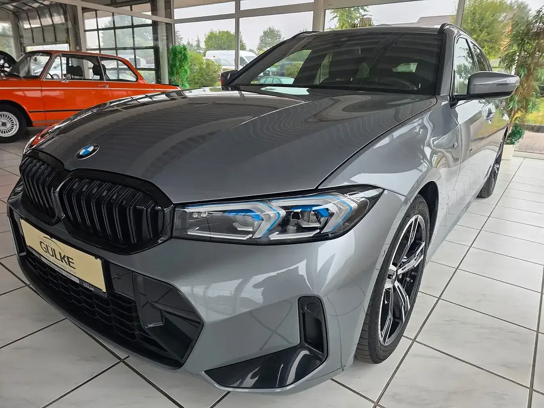 BMW 330 - Thumbnail 1