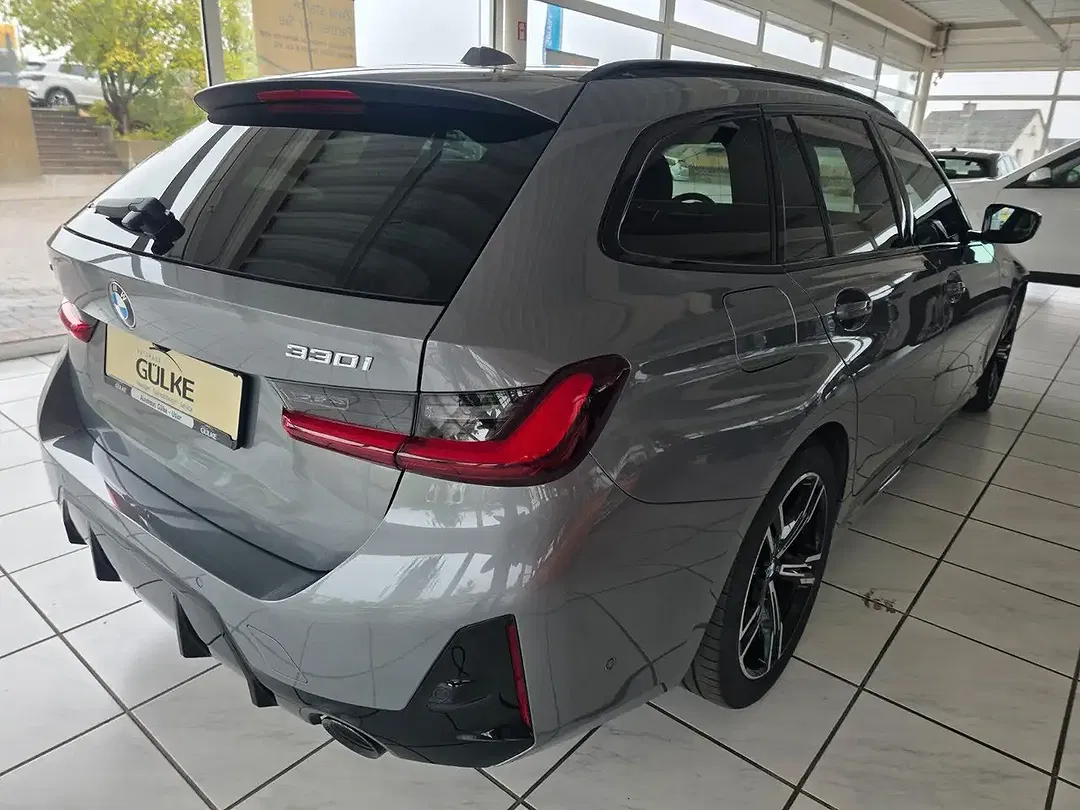 BMW 330 - Thumbnail 5