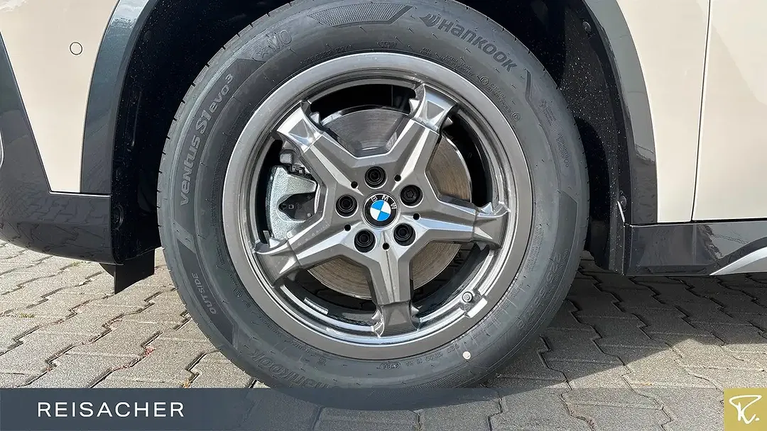 BMW X1 - Thumbnail 3