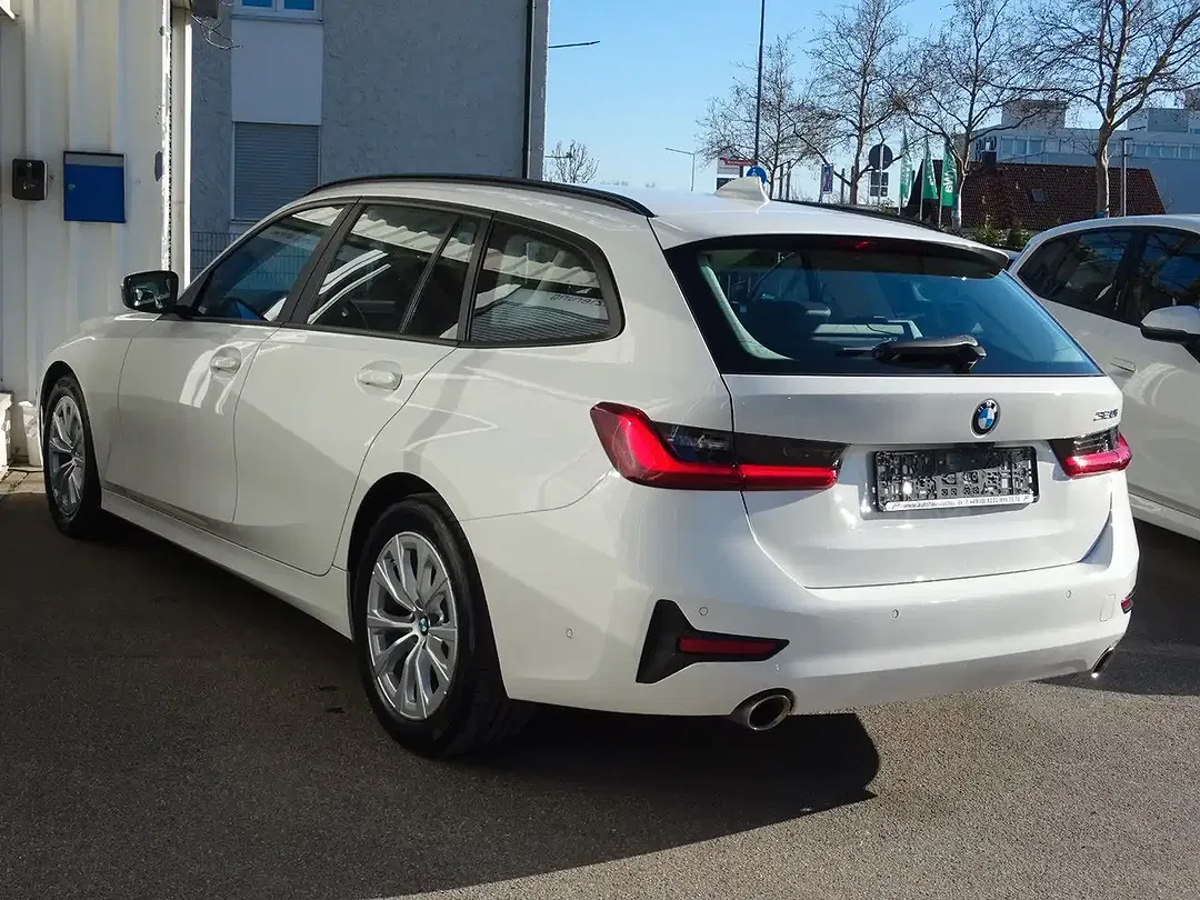 BMW 320 - Thumbnail 4