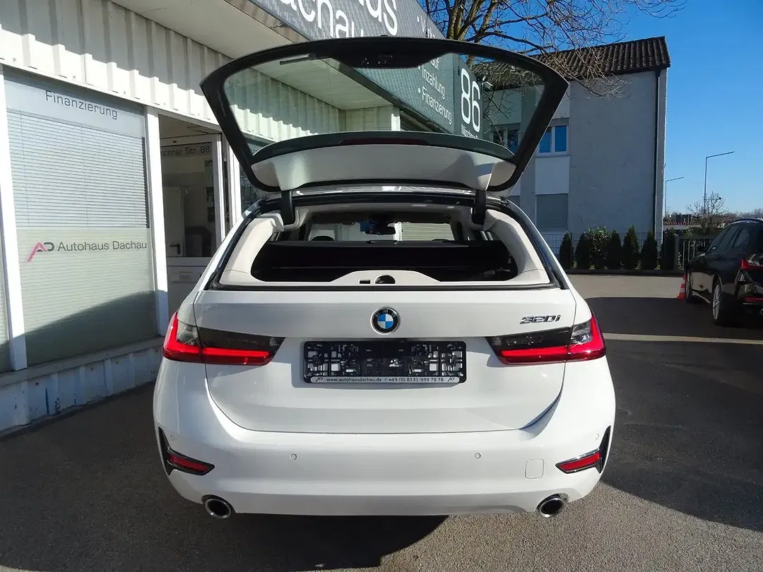 BMW 320 - Thumbnail 5