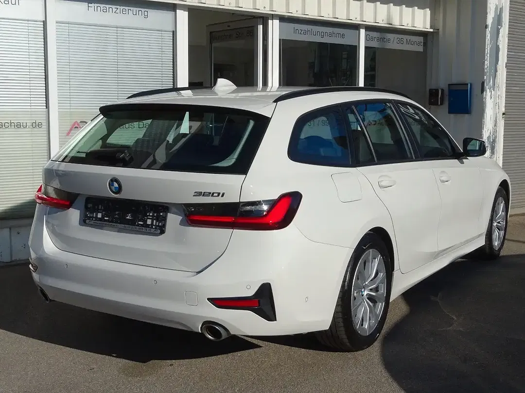 BMW 320 - Thumbnail 6