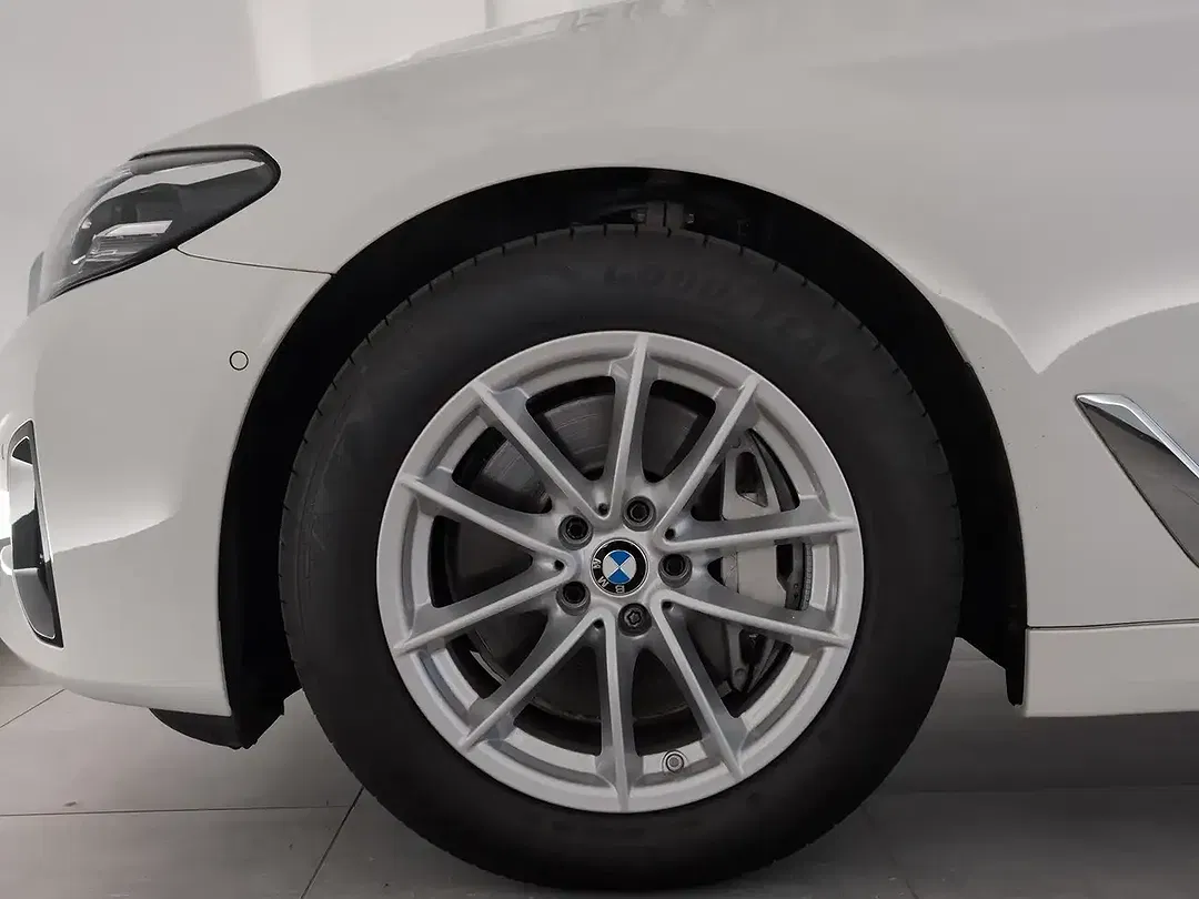 BMW 530 - Thumbnail 11