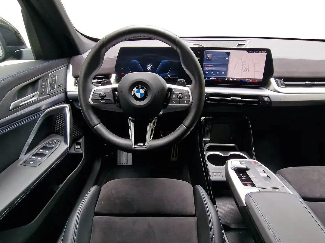 BMW X1 - Thumbnail 3