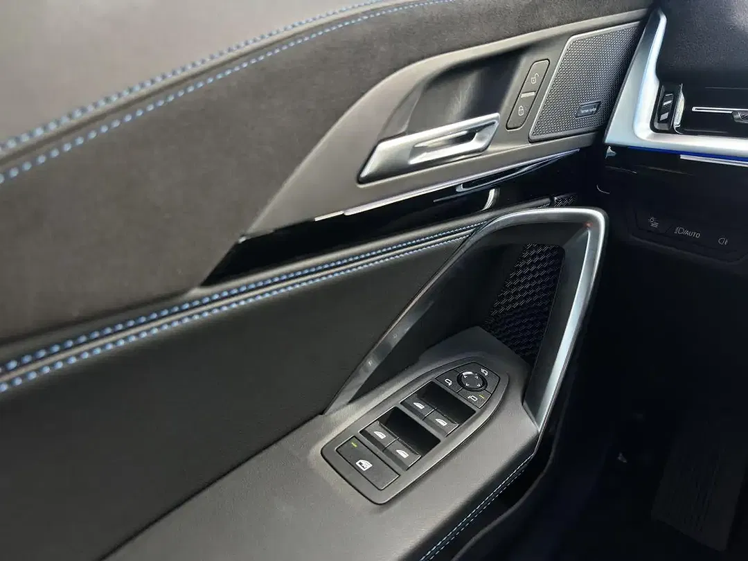 BMW X1 - Thumbnail 11