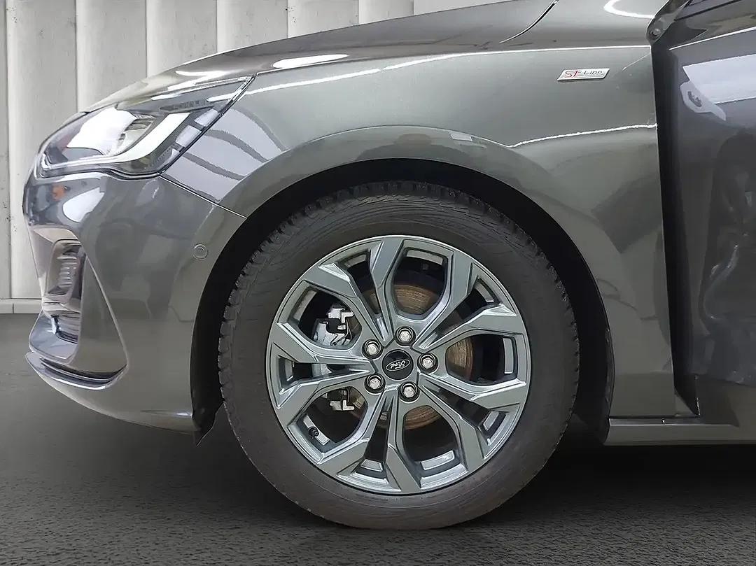 Ford Focus - Thumbnail 9