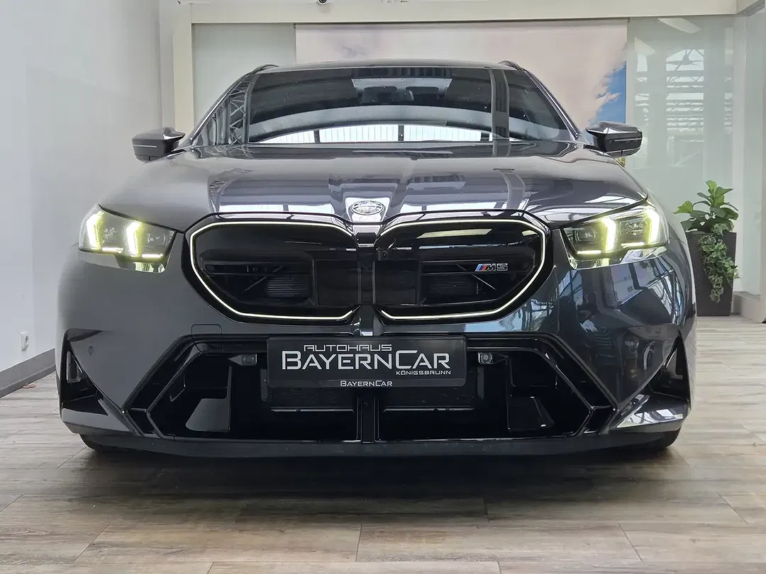 BMW M5 - Thumbnail 2