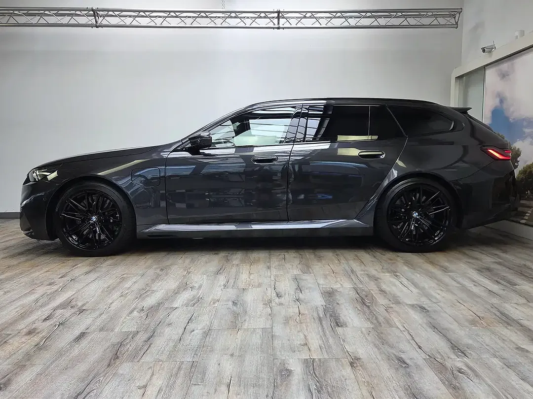 BMW M5 - Thumbnail 3