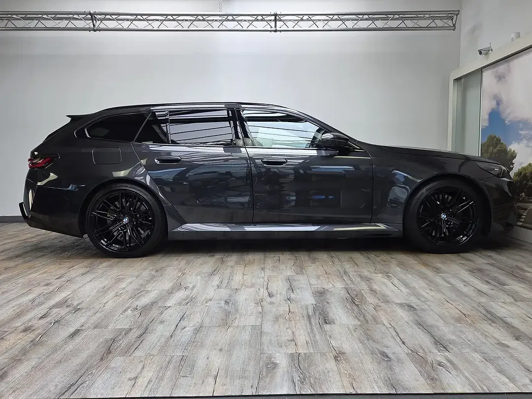 BMW M5 - Thumbnail 4