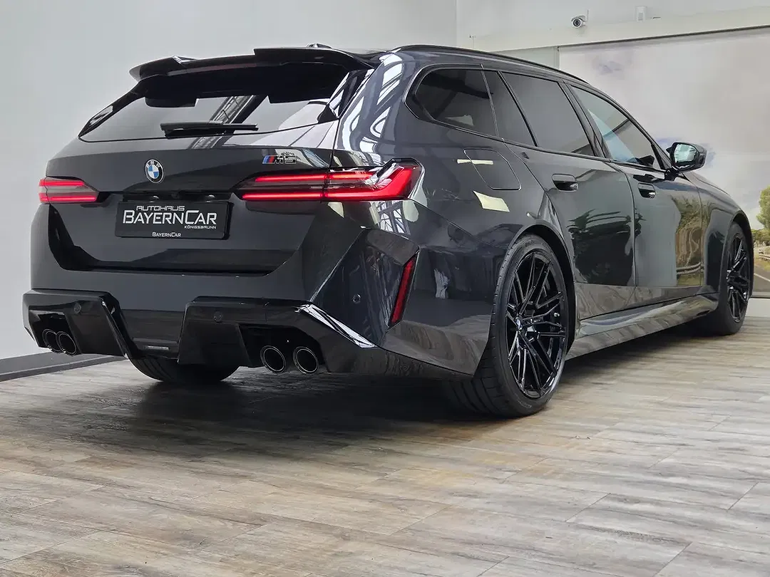 BMW M5 - Thumbnail 6