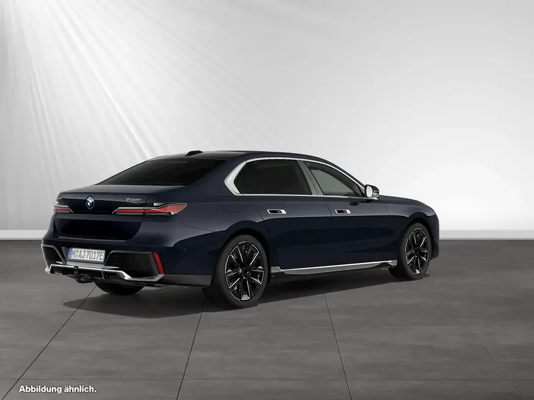 BMW 750 - Thumbnail 2