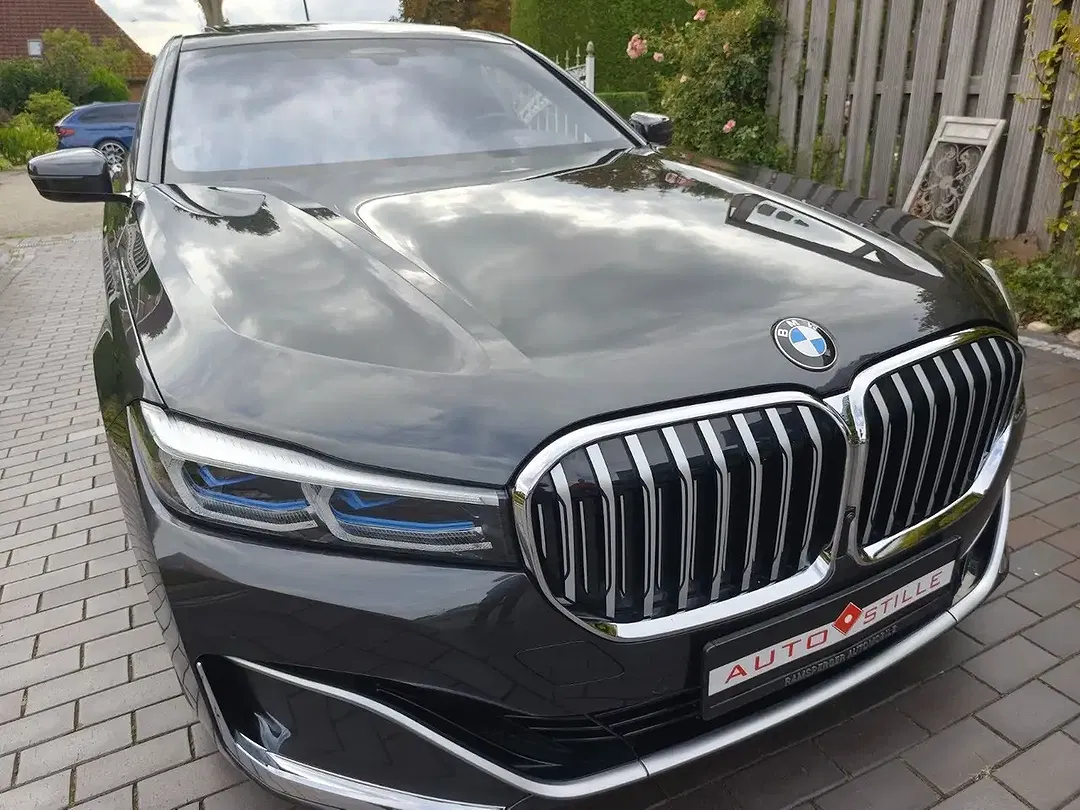 BMW 750 - Thumbnail 13