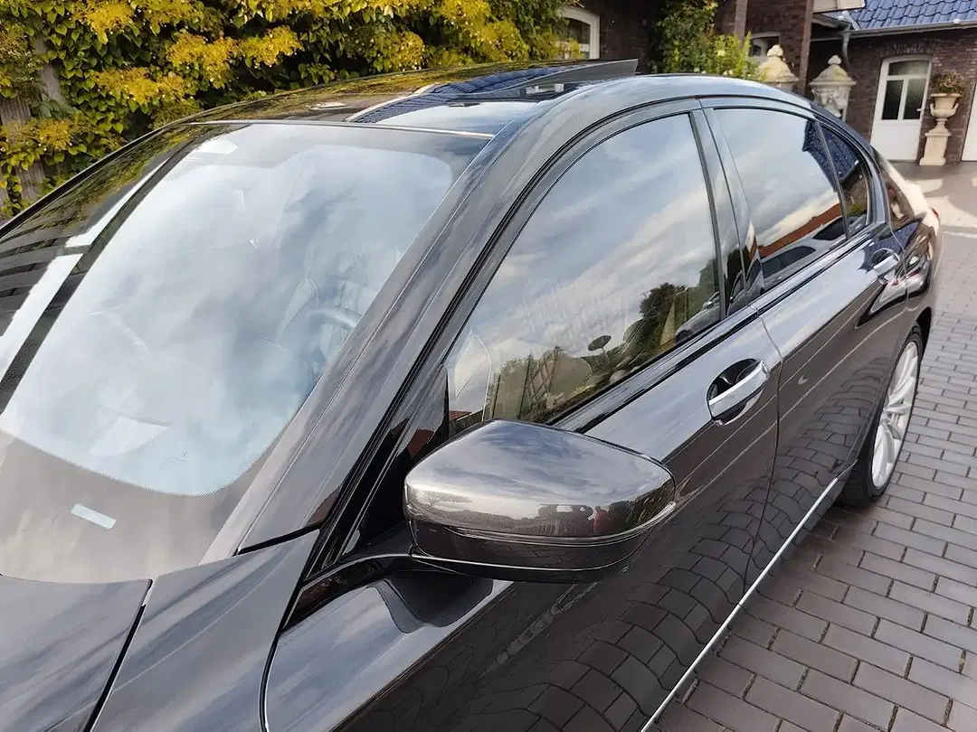 BMW 750 - Thumbnail 14