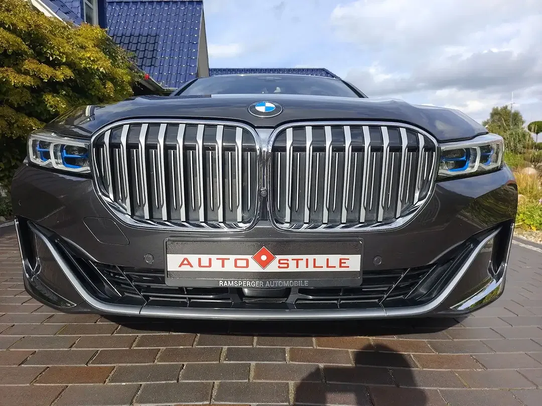 BMW 750 - Thumbnail 3