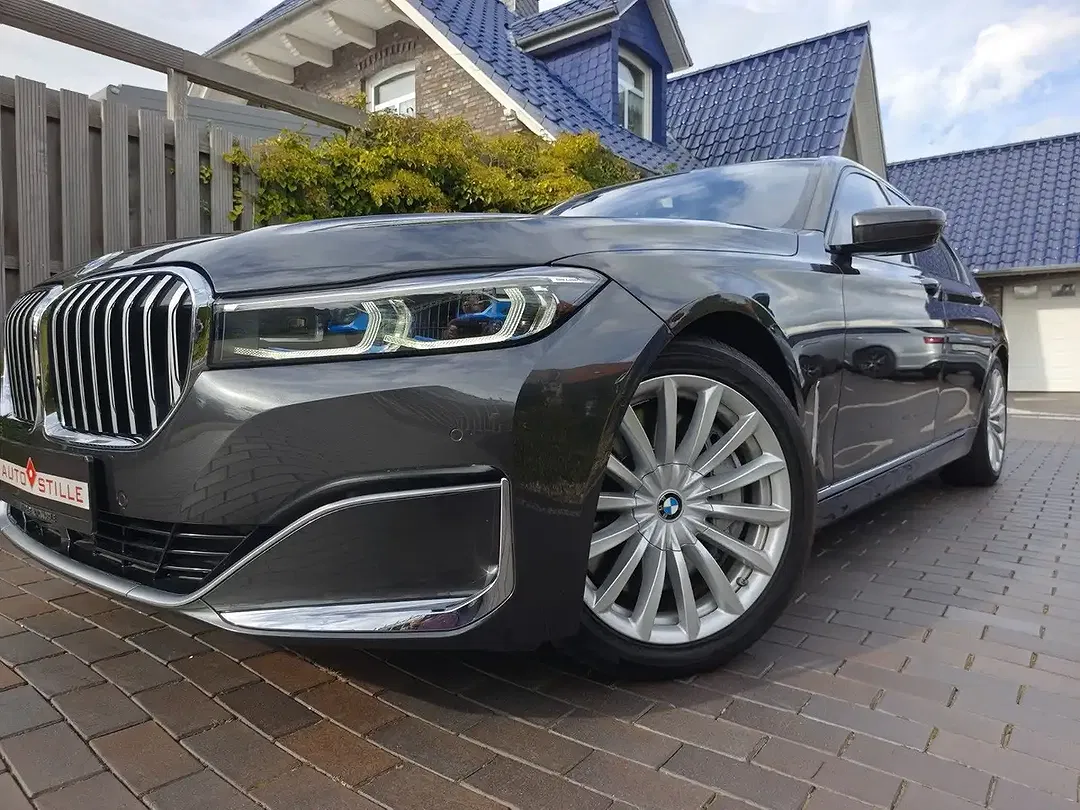BMW 750 - Thumbnail 4