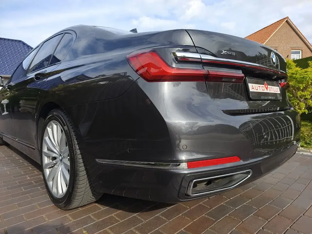 BMW 750 - Thumbnail 8