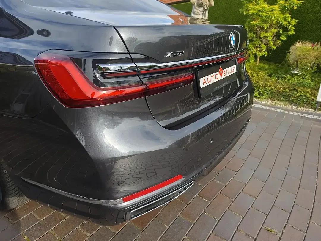 BMW 750 - Thumbnail 9
