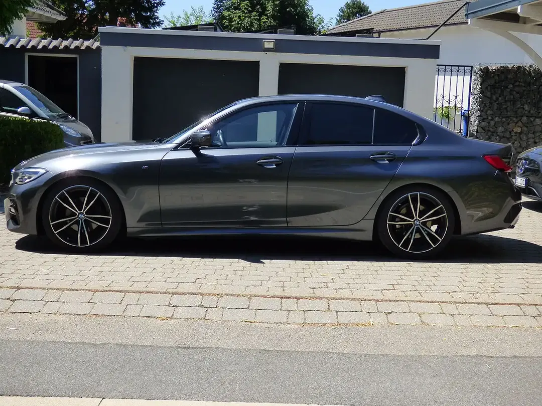 BMW 320 - Thumbnail 10