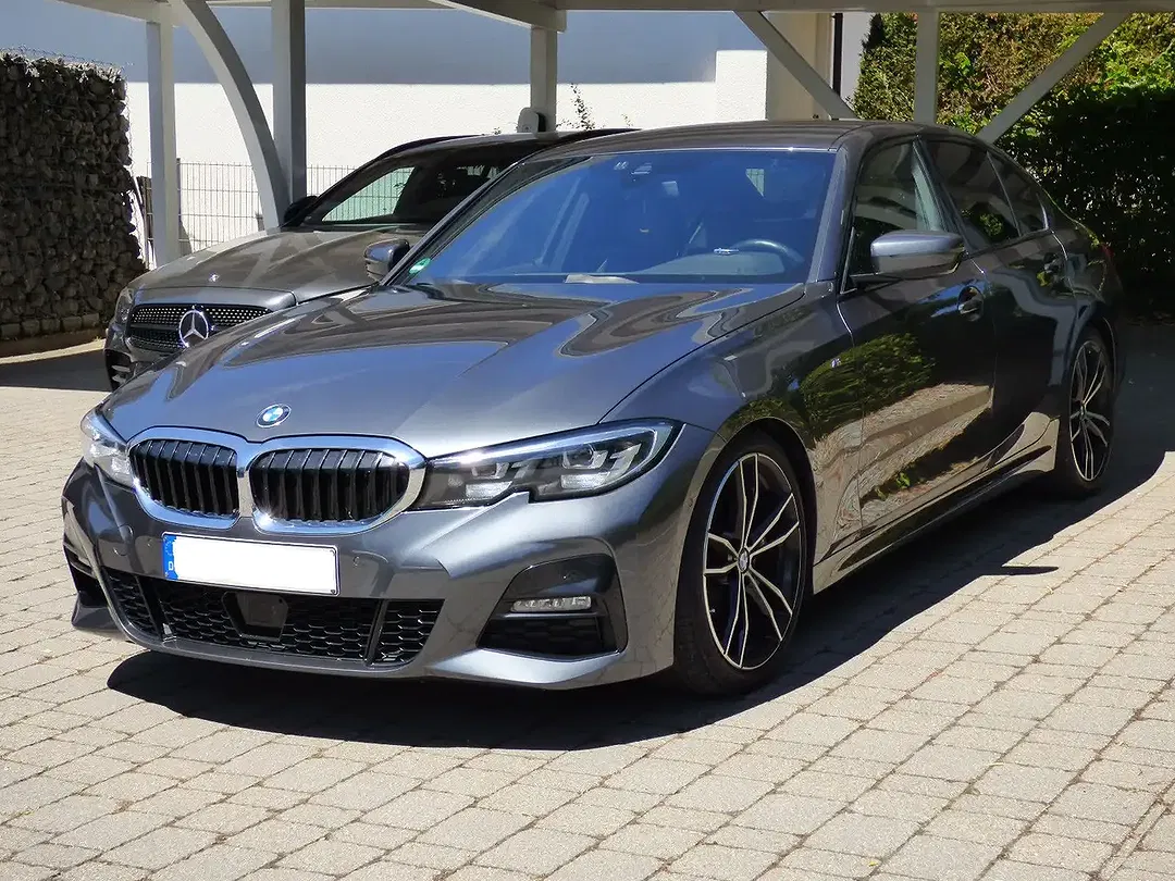 BMW 320 - Thumbnail 3