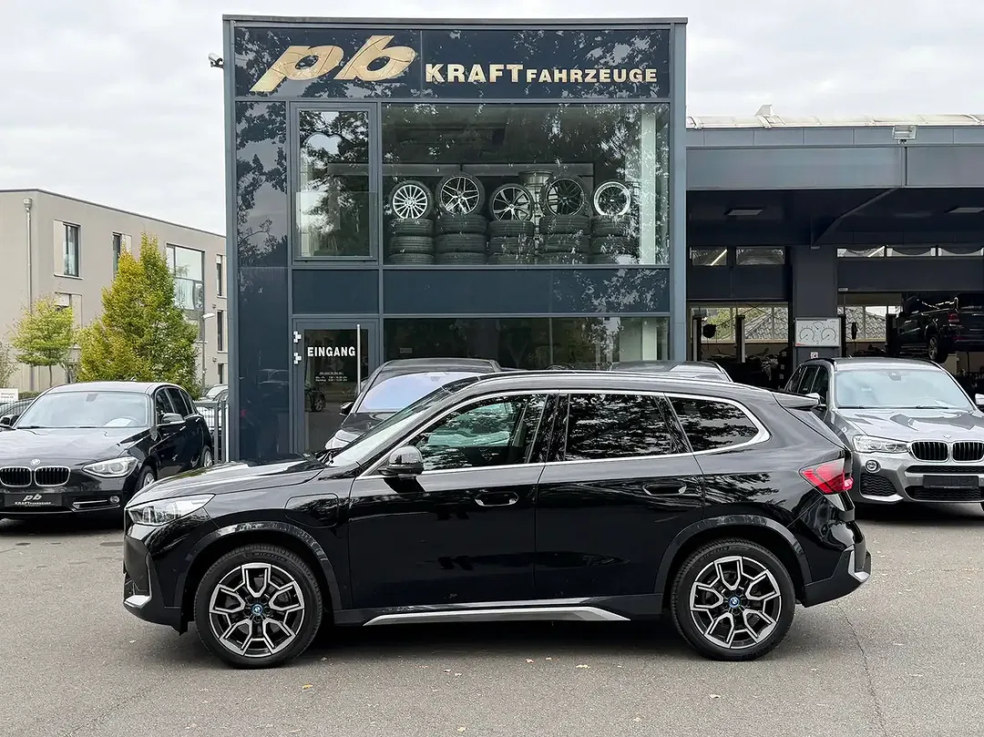 BMW X1 - Thumbnail 1
