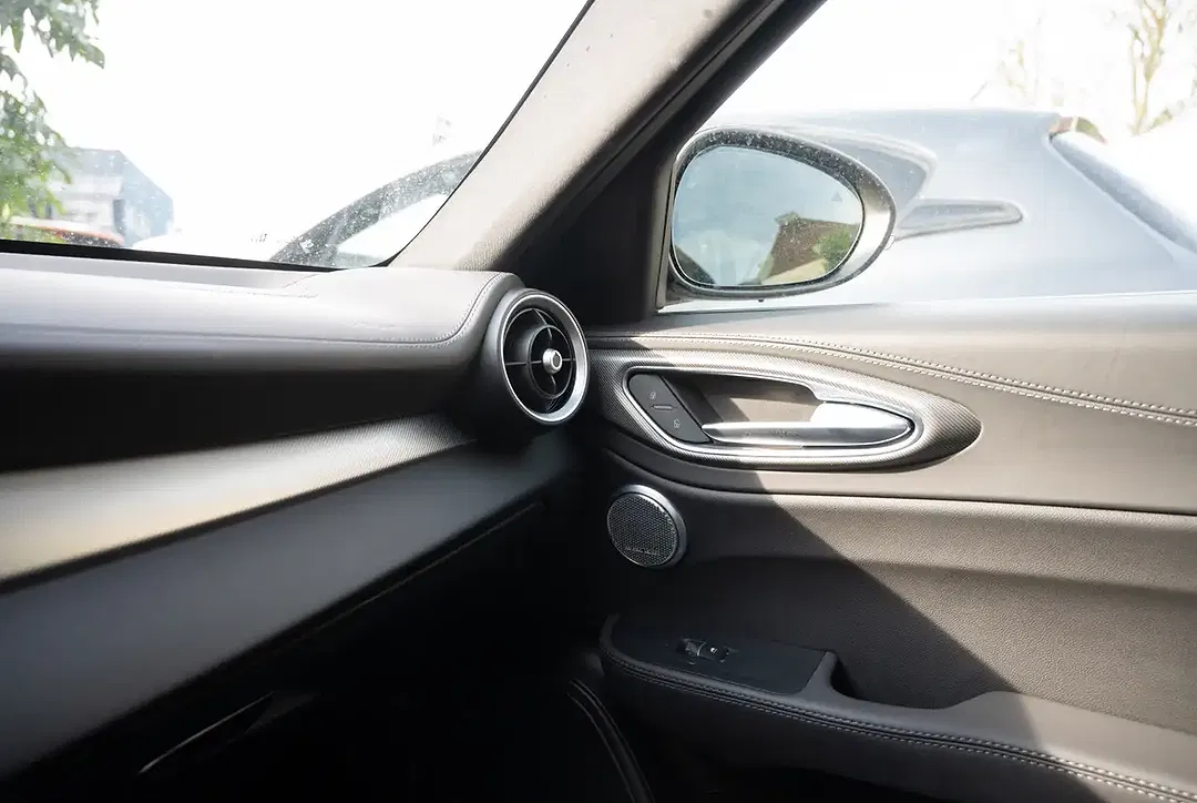 Alfa Romeo Giulia - Thumbnail 12