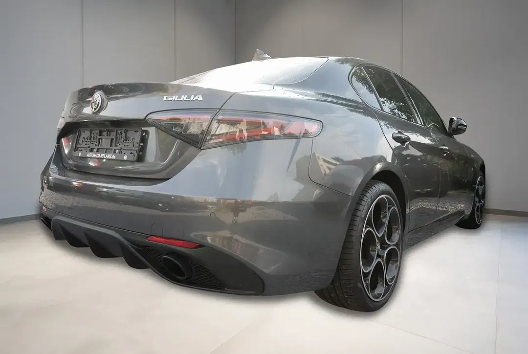 Alfa Romeo Giulia - Thumbnail 3