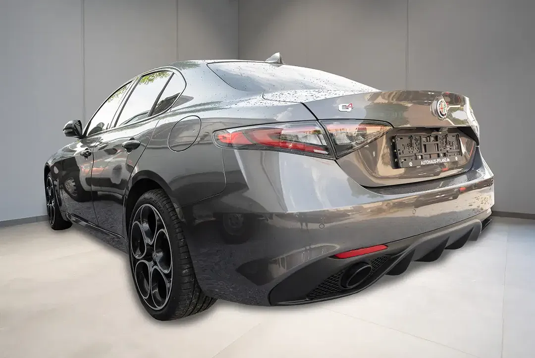 Alfa Romeo Giulia - Thumbnail 4