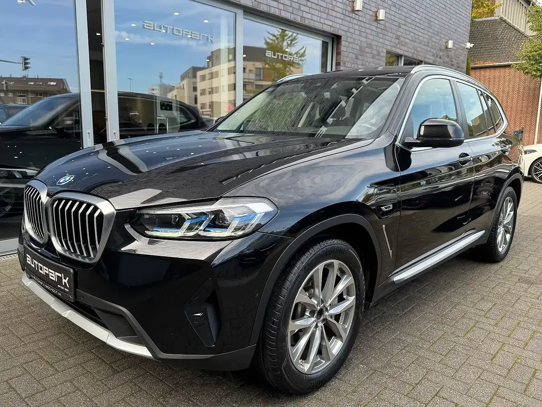 BMW X3 - Thumbnail 1