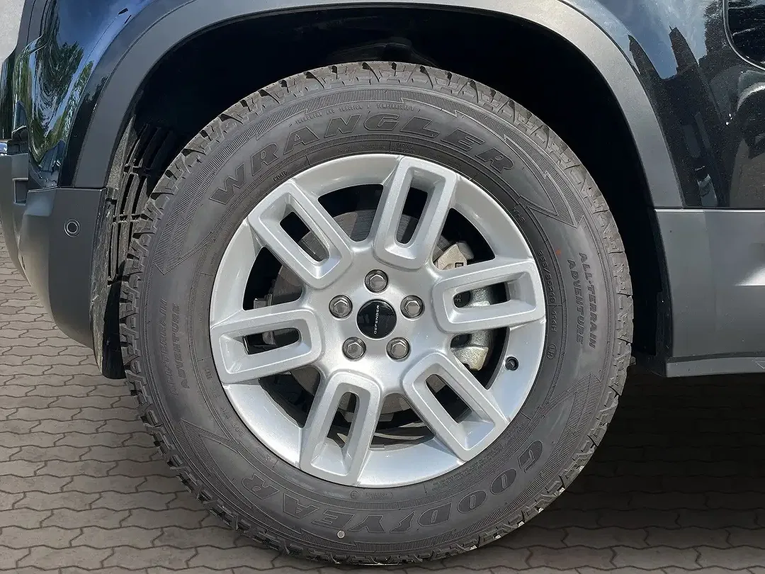 Land Rover Defender - Thumbnail 9