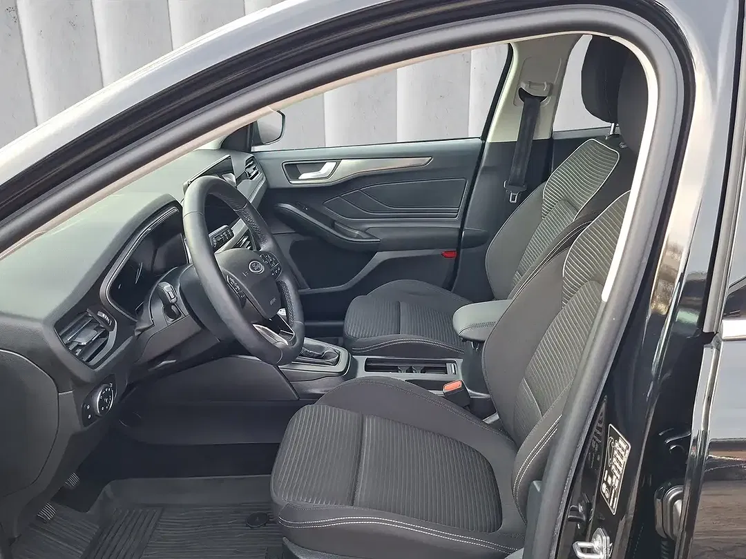 Ford Focus - Thumbnail 10