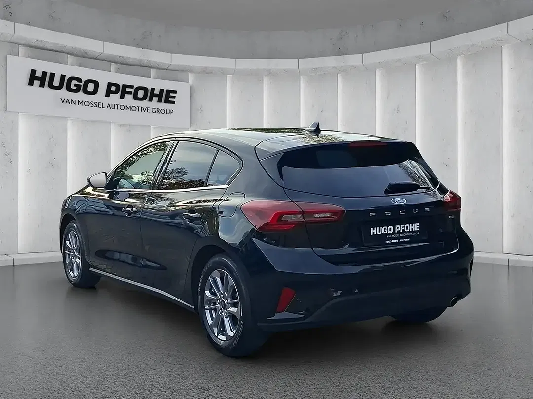 Ford Focus - Thumbnail 3