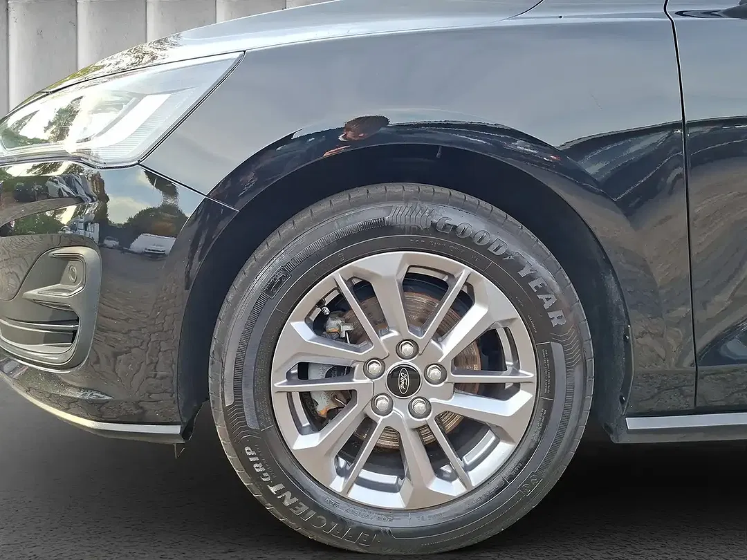Ford Focus - Thumbnail 9
