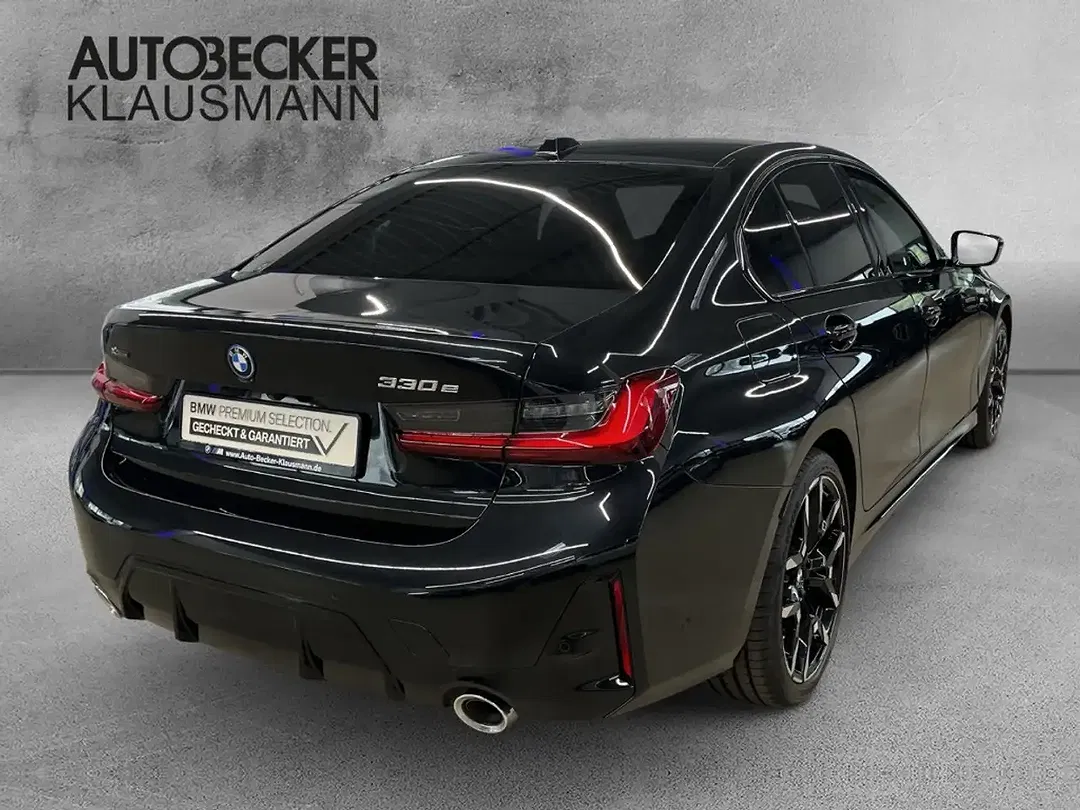 BMW 330 - Thumbnail 2