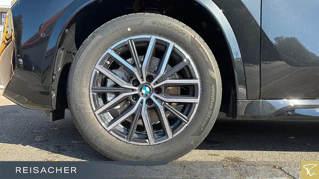 BMW X1 - Thumbnail 3