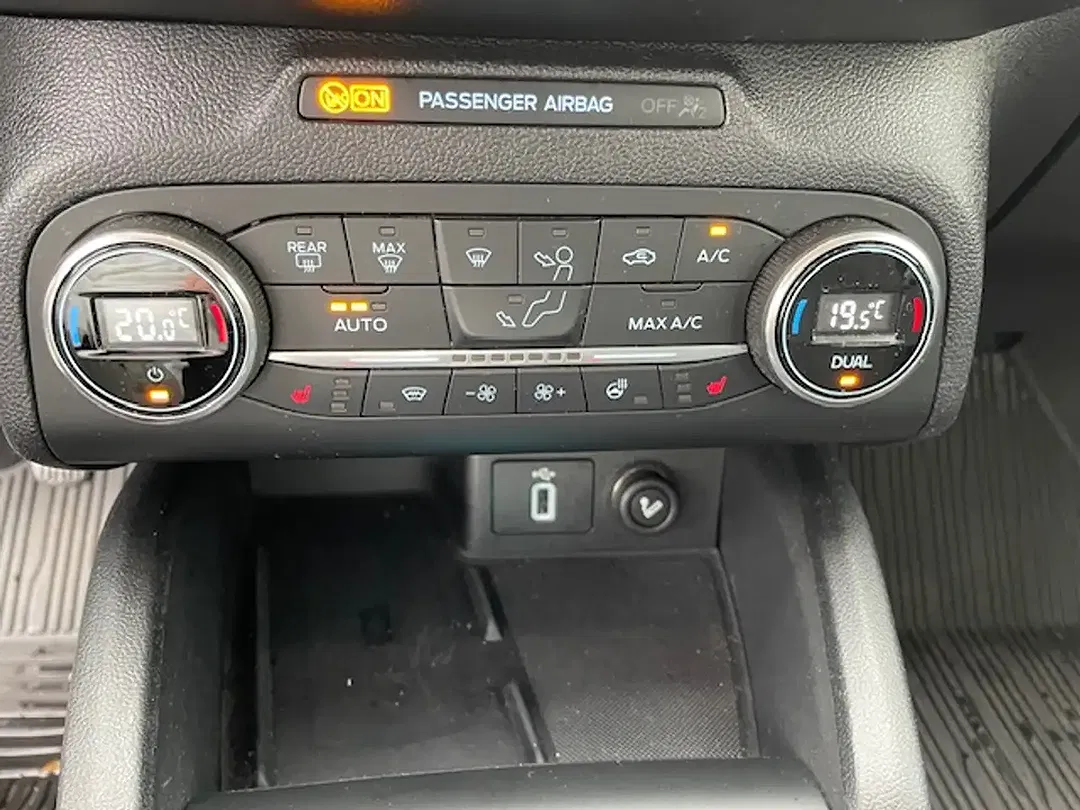 Ford Focus - Thumbnail 11