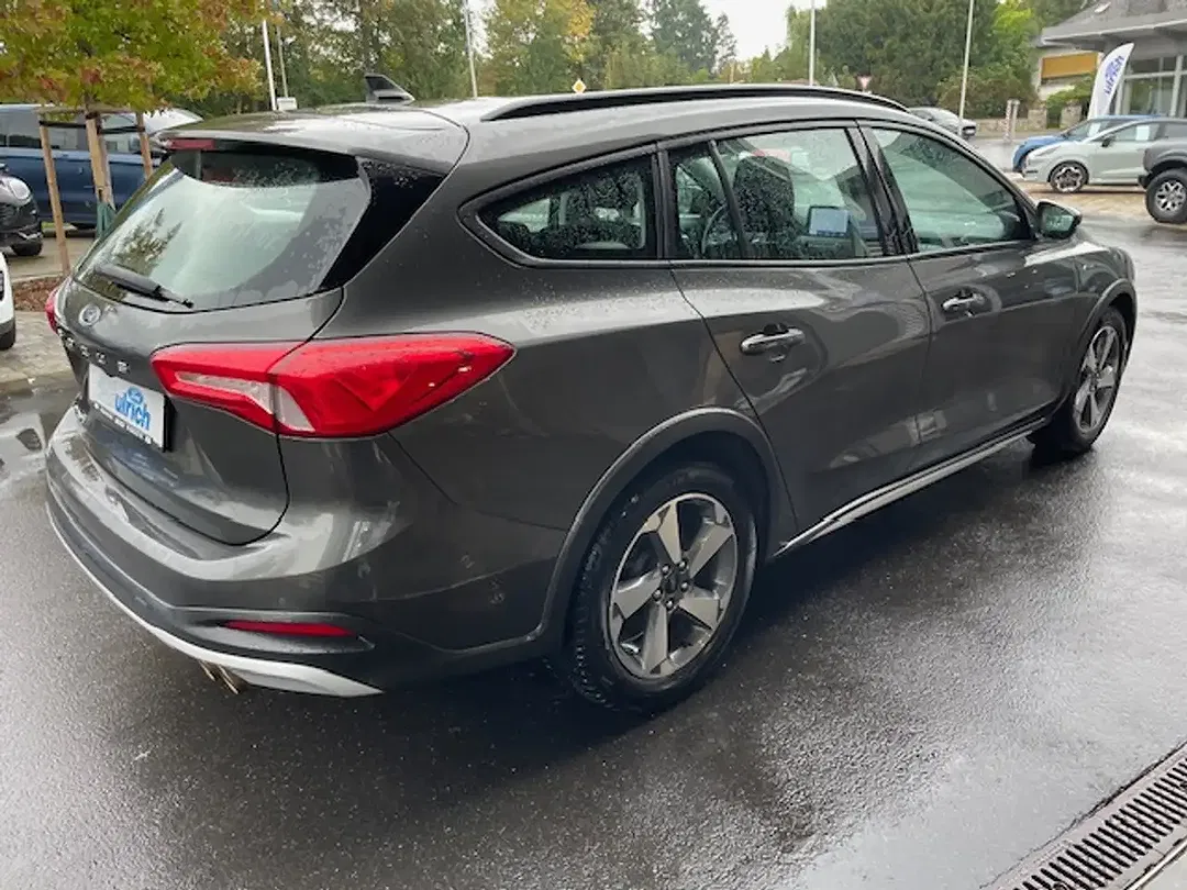 Ford Focus - Thumbnail 4