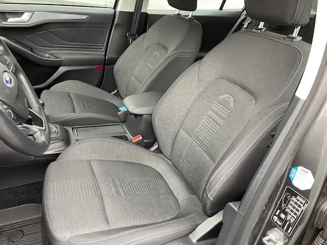 Ford Focus - Thumbnail 6