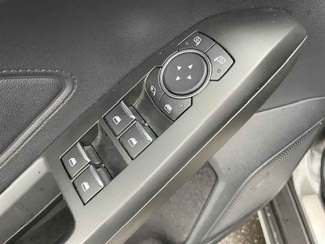 Ford Focus - Thumbnail 7