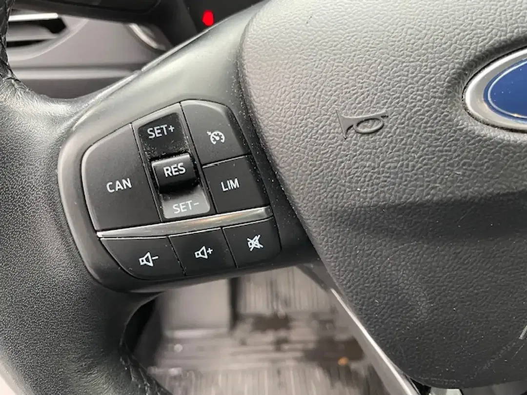 Ford Focus - Thumbnail 9