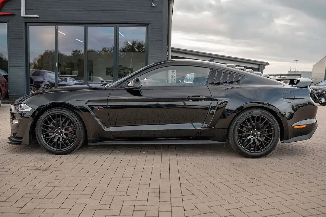 Ford Mustang - Thumbnail 11