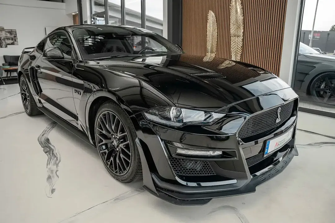 Ford Mustang - Thumbnail 3