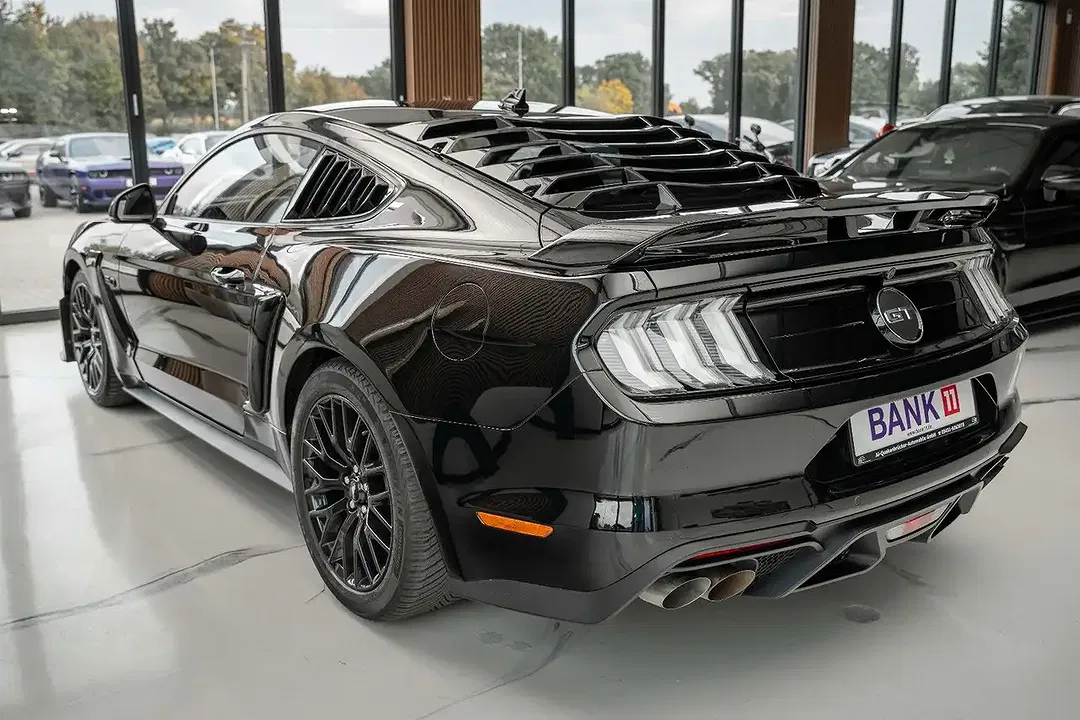 Ford Mustang - Thumbnail 4