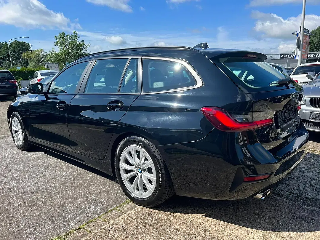 BMW 330 - Thumbnail 5