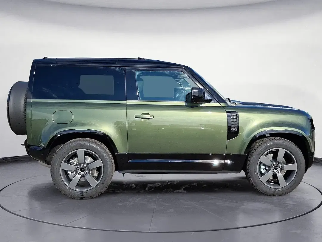 Land Rover Defender - Thumbnail 5