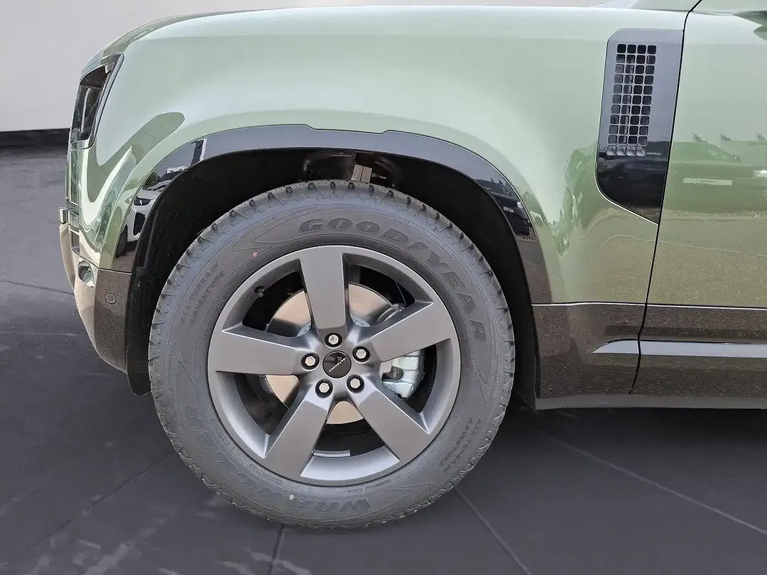 Land Rover Defender - Thumbnail 6