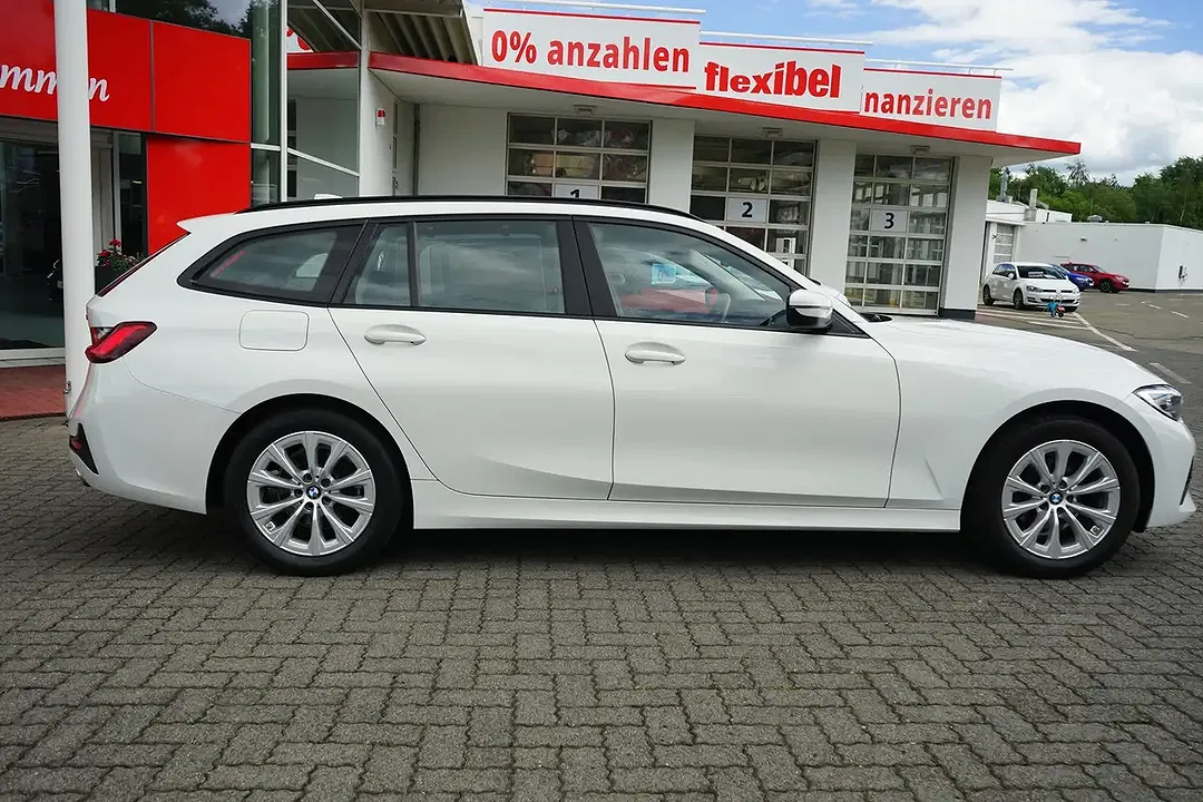 BMW 320 - Thumbnail 3