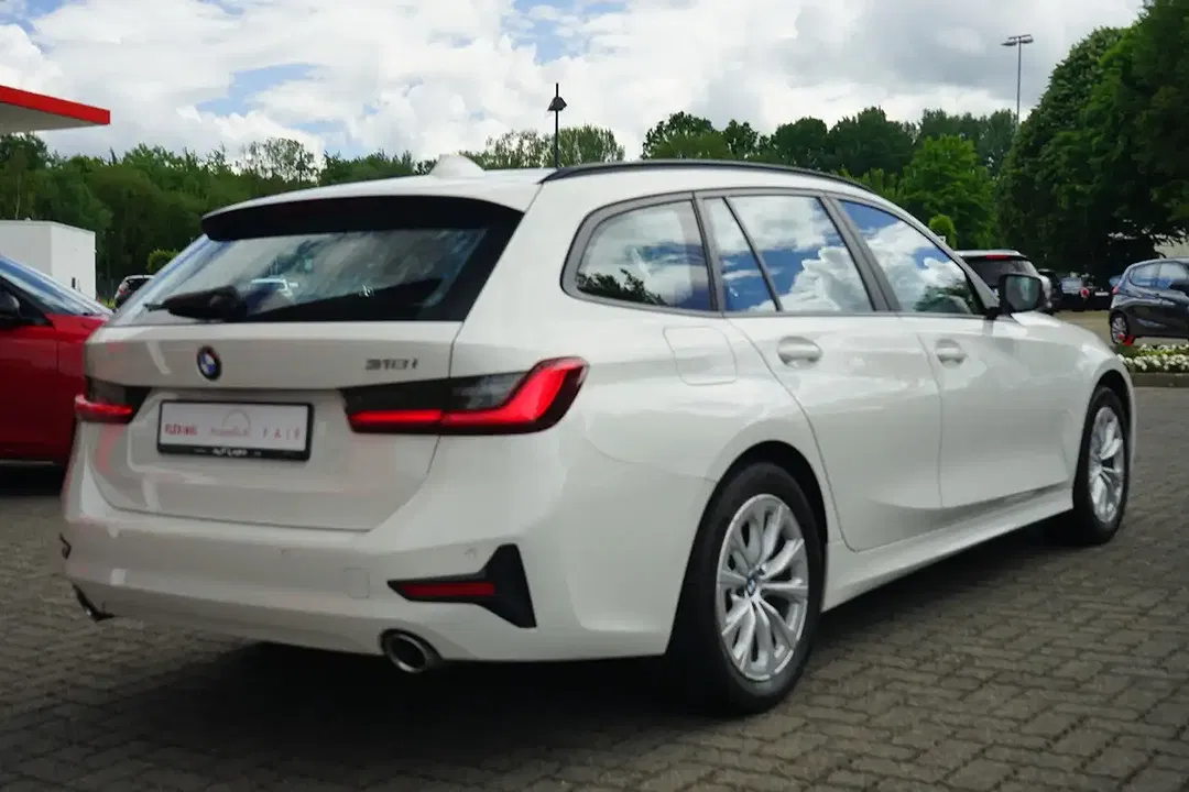 BMW 320 - Thumbnail 4