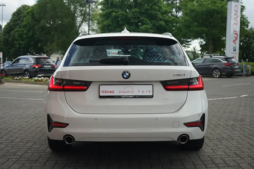BMW 320 - Thumbnail 5